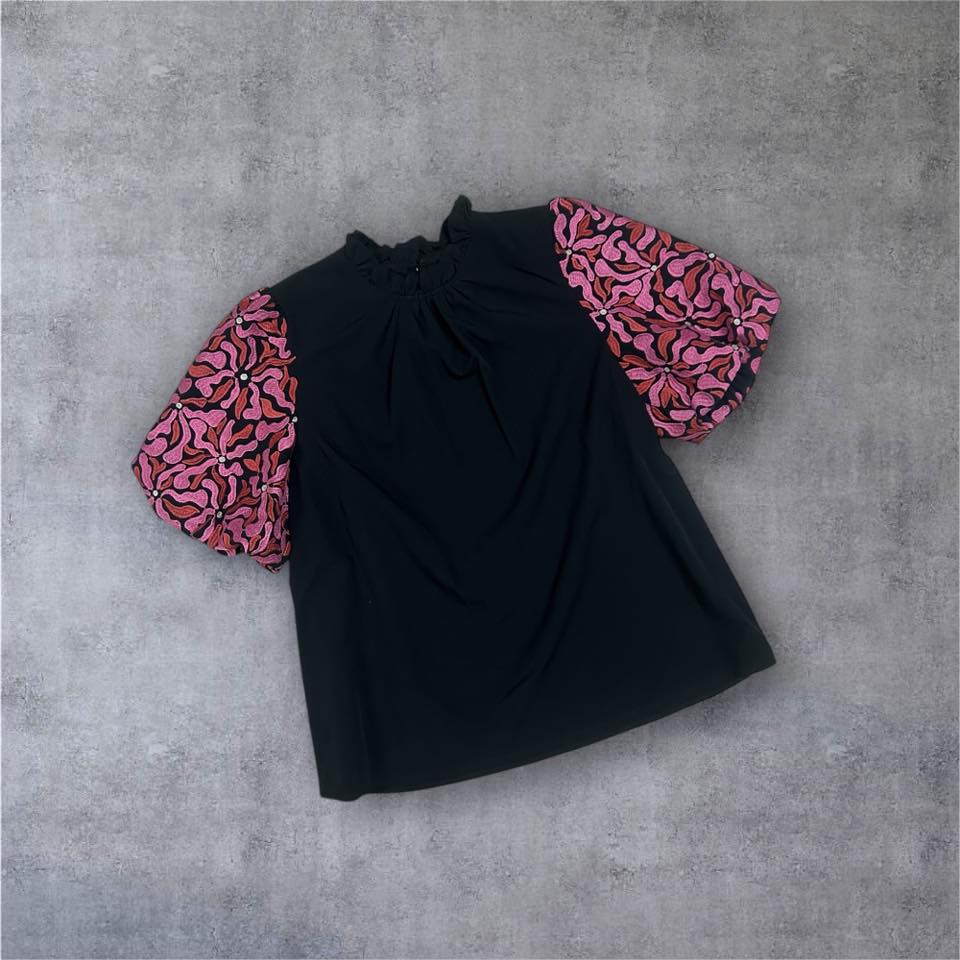 Entro embroidery top