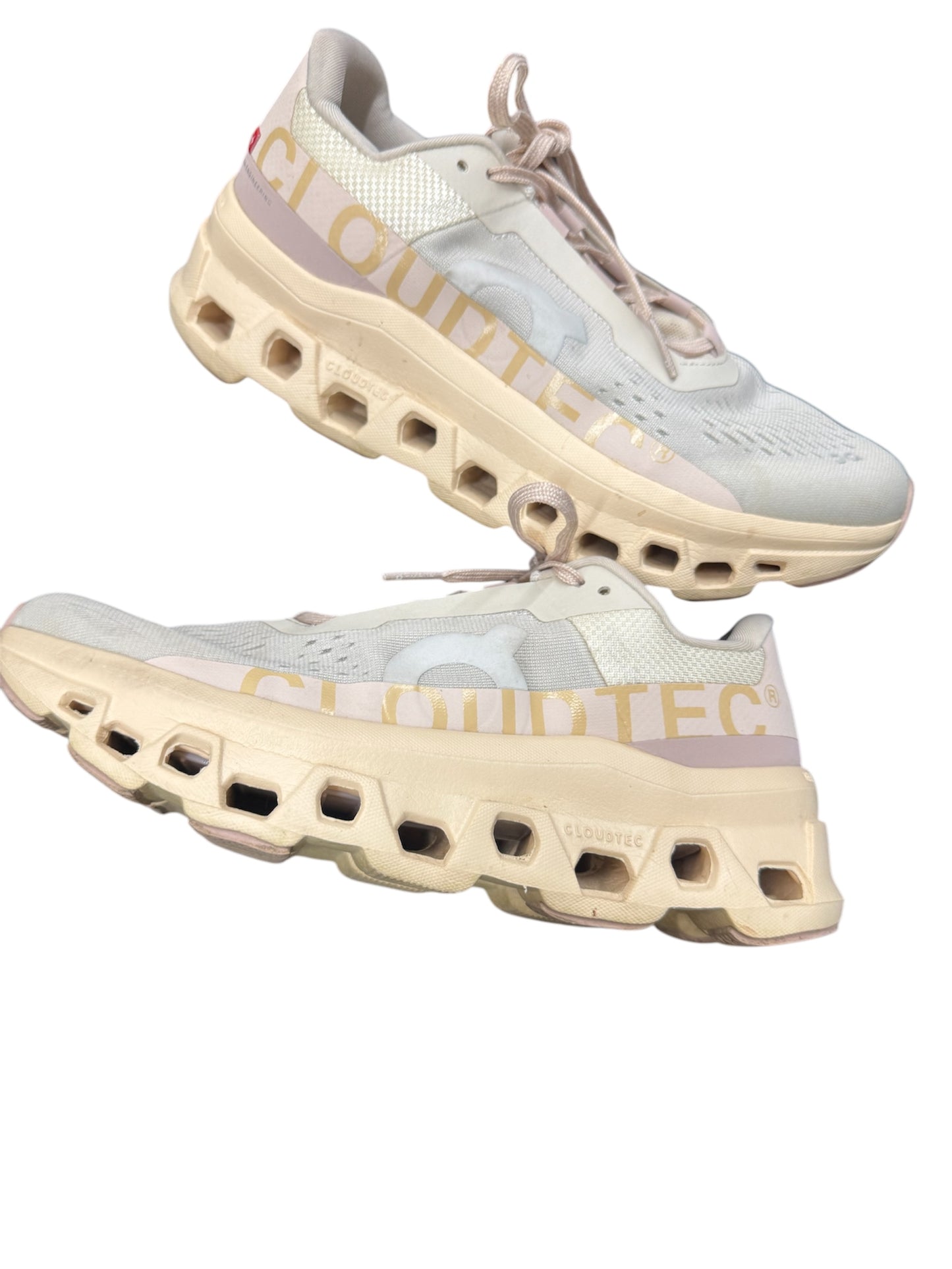ON CLOUD SHOES SZ 8